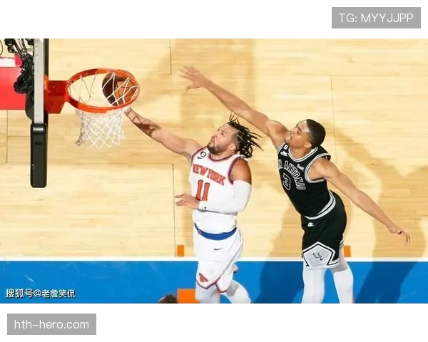 布伦森挡拆制造错位得分，效率较上季显著提升