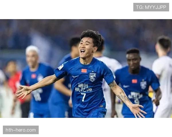 韦世豪这训练迟到的次数，队里罚款单都快贴成海报了